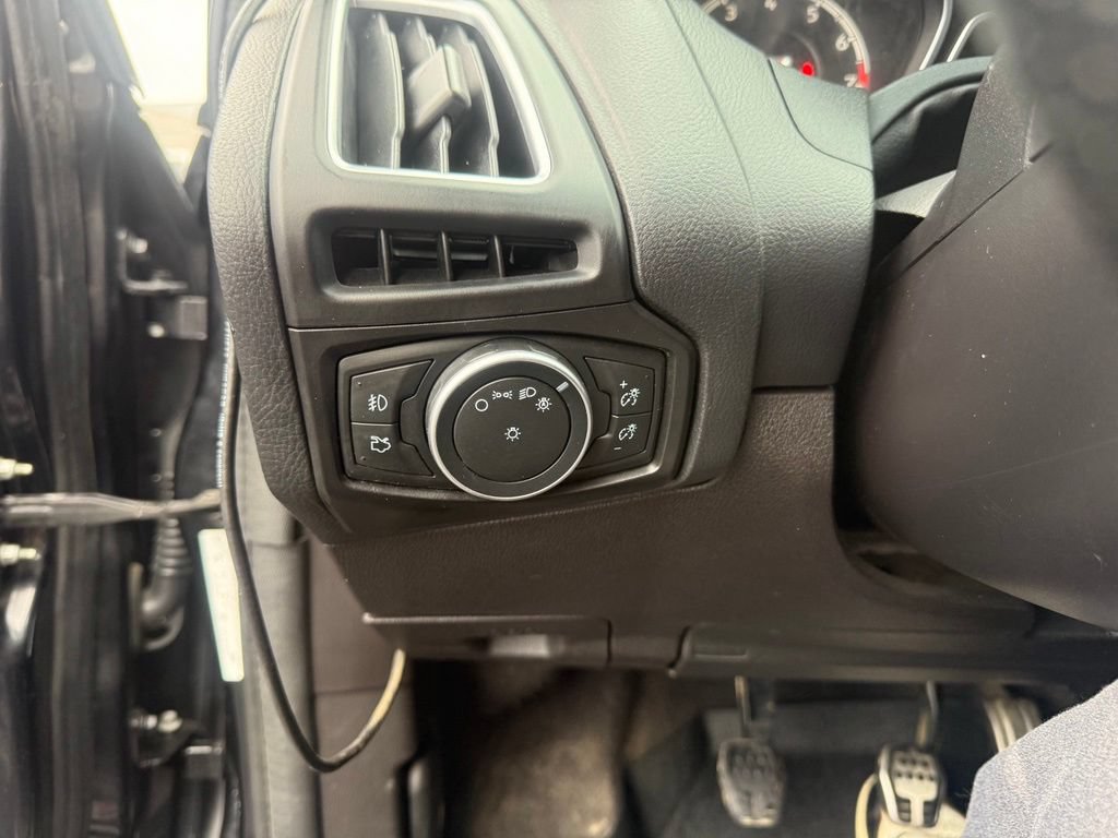Used 2017 Ford Focus ST w/ Equipment Group 401A FWD image 12