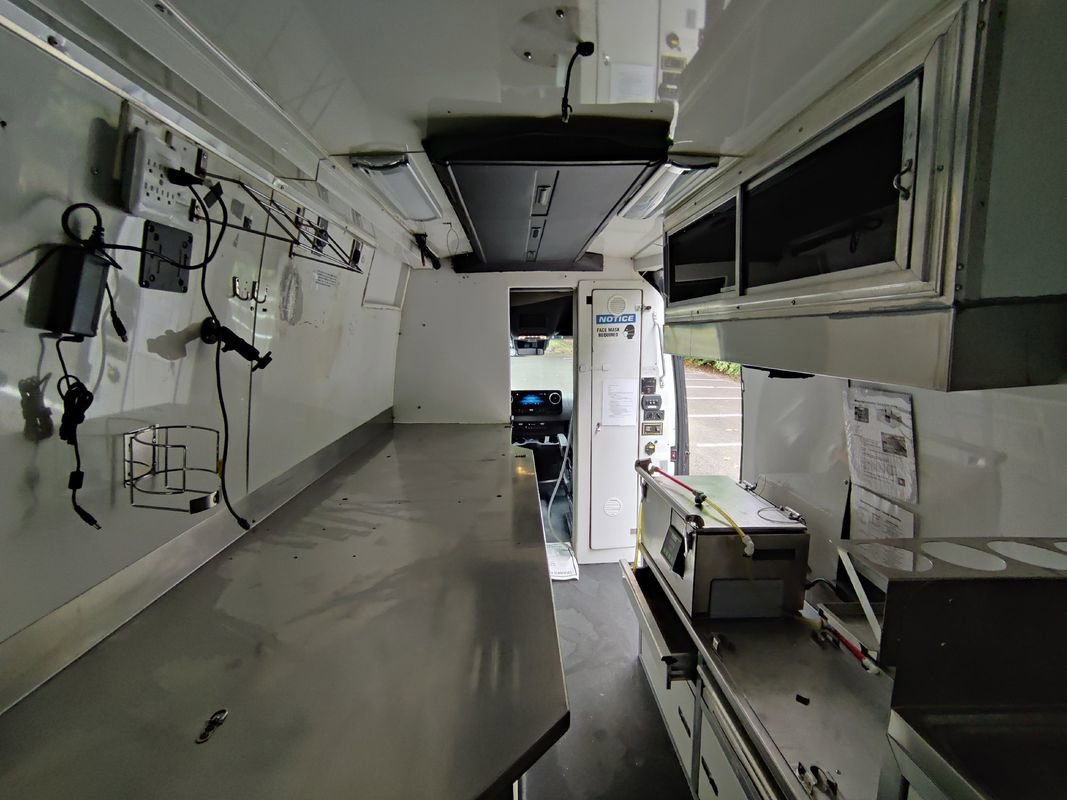 Used 2020 Mercedes-Benz Sprinter 4500 image 32