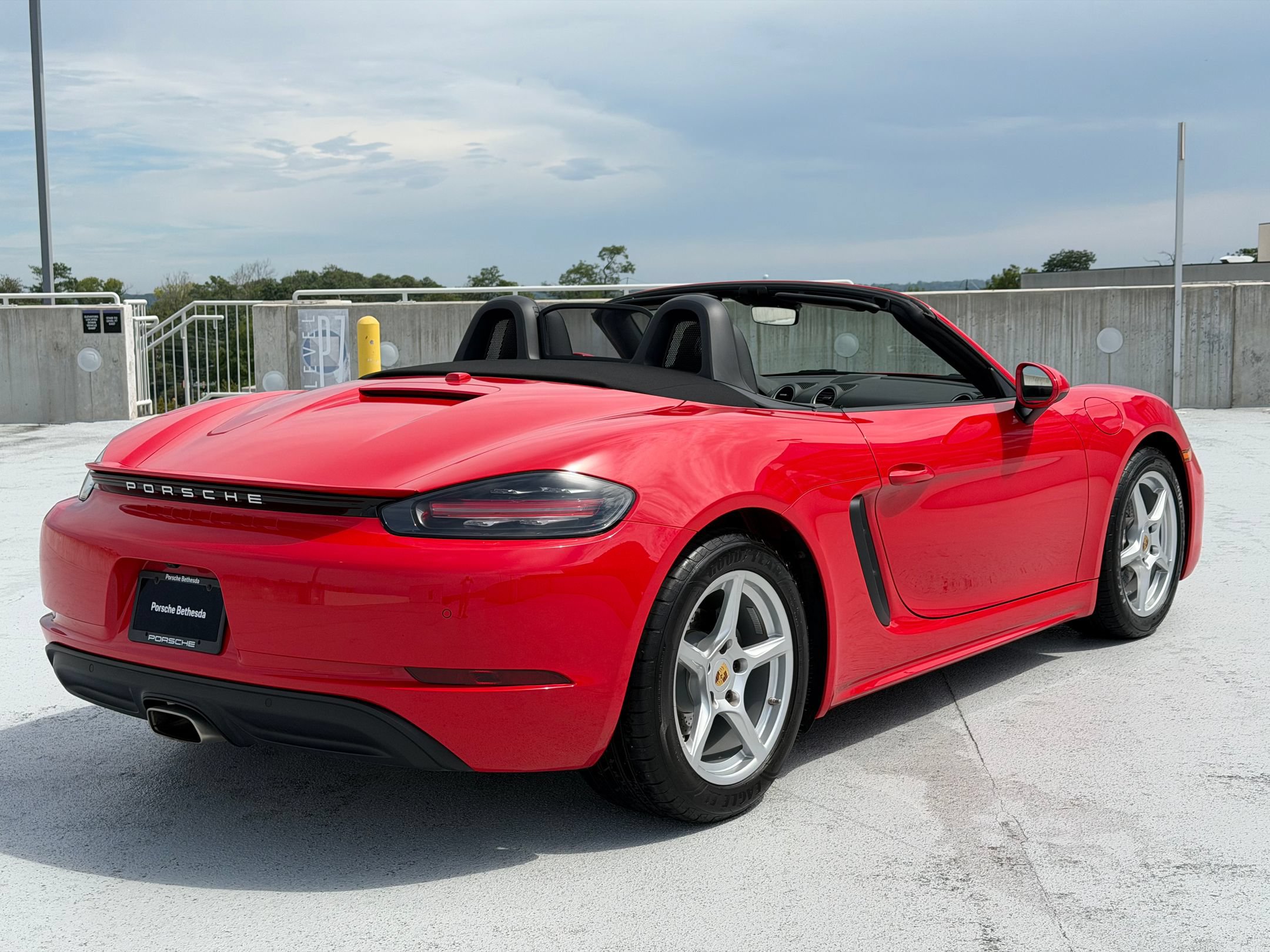 Certified 2025 Porsche 718 Boxster RWD image 9