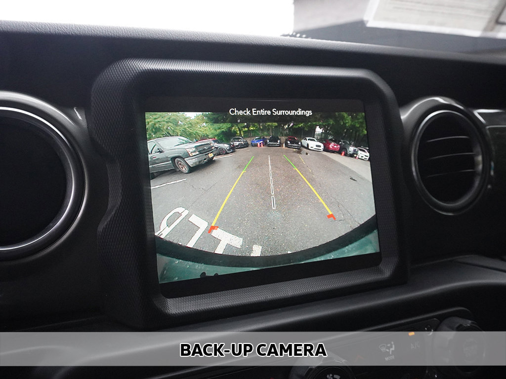 Used 2022 Jeep Wrangler Unlimited Sahara AWD/4WD image 3