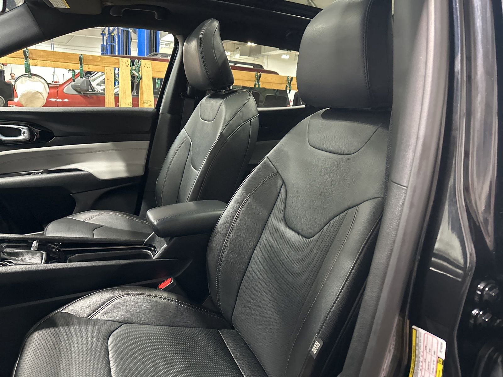 Used 2024 Jeep Compass Limited w/ Elite Group image 12