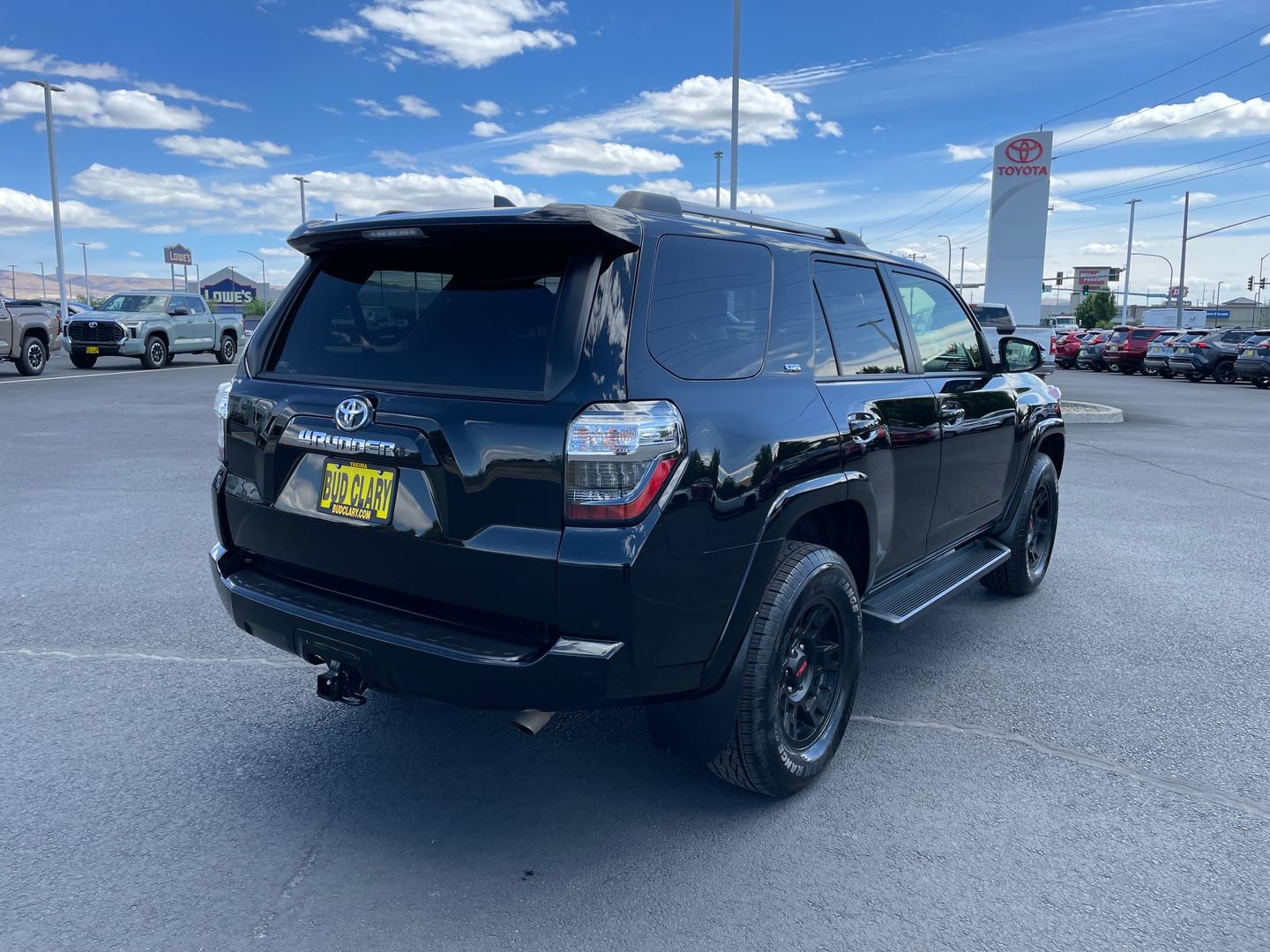 Certified 2024 Toyota 4Runner SR5 Premium w/ Moonroof Package AWD/4WD image 3
