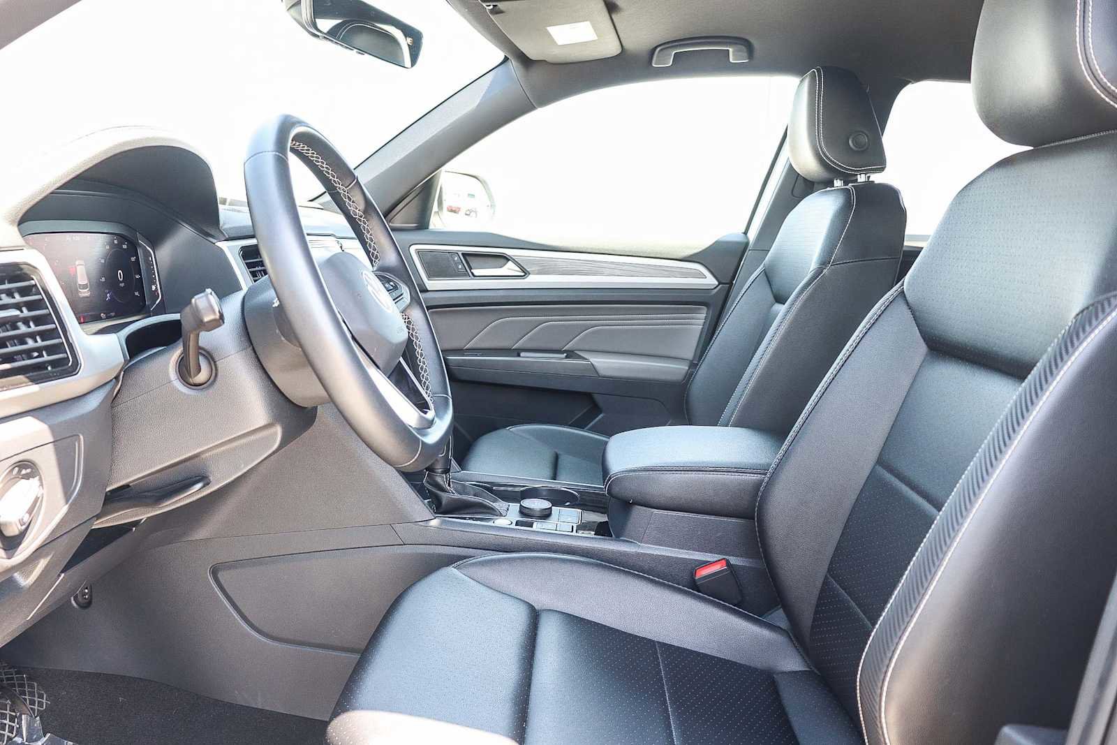 Used 2022 Volkswagen Atlas Cross Sport SE image 16