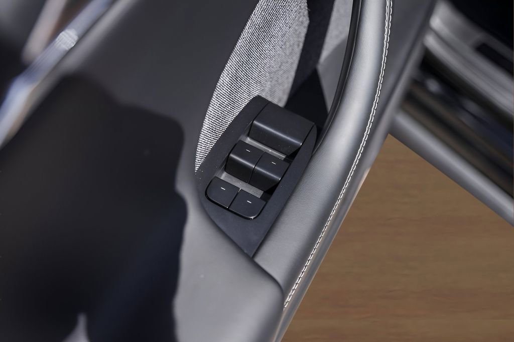 Used 2023 Tesla Model X image 21