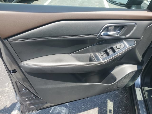 Used 2021 Nissan Rogue SV w/ Premium Package FWD image 11
