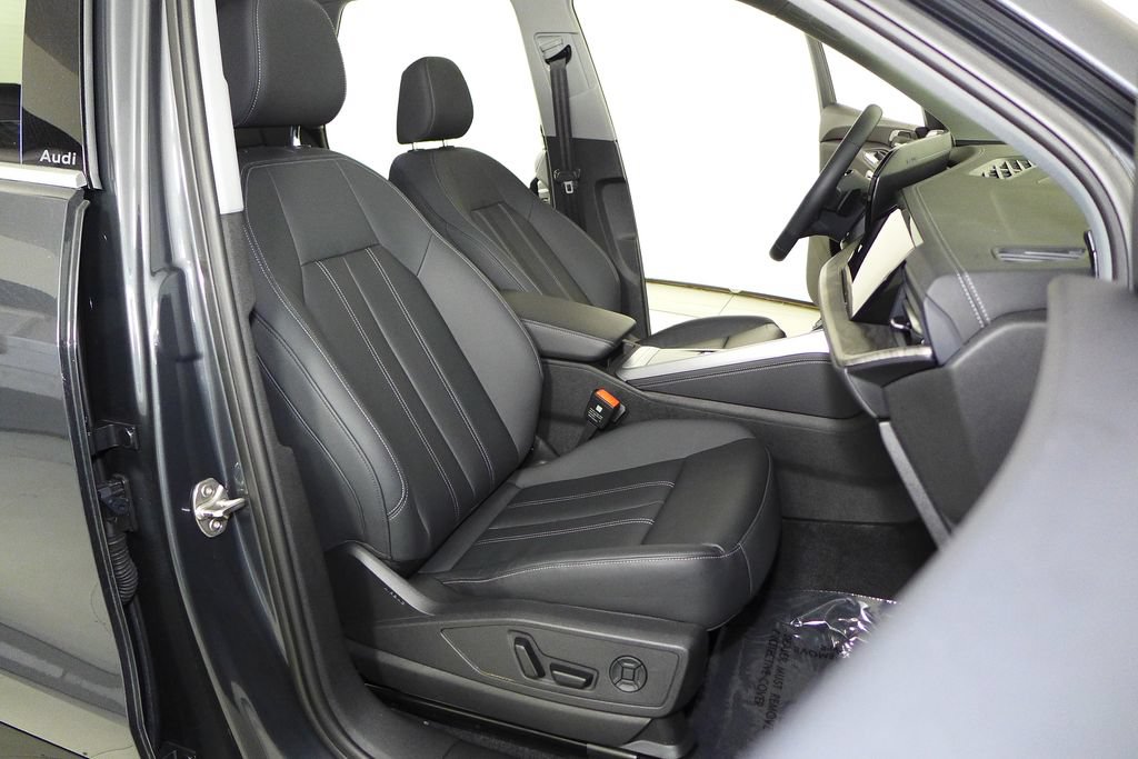Used 2025 Audi Q5 Premium Plus w/ Premium Plus AWD/4WD image 19