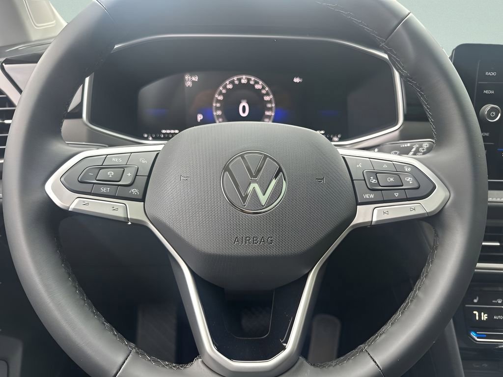 New 2026 Volkswagen Taos SE image 14