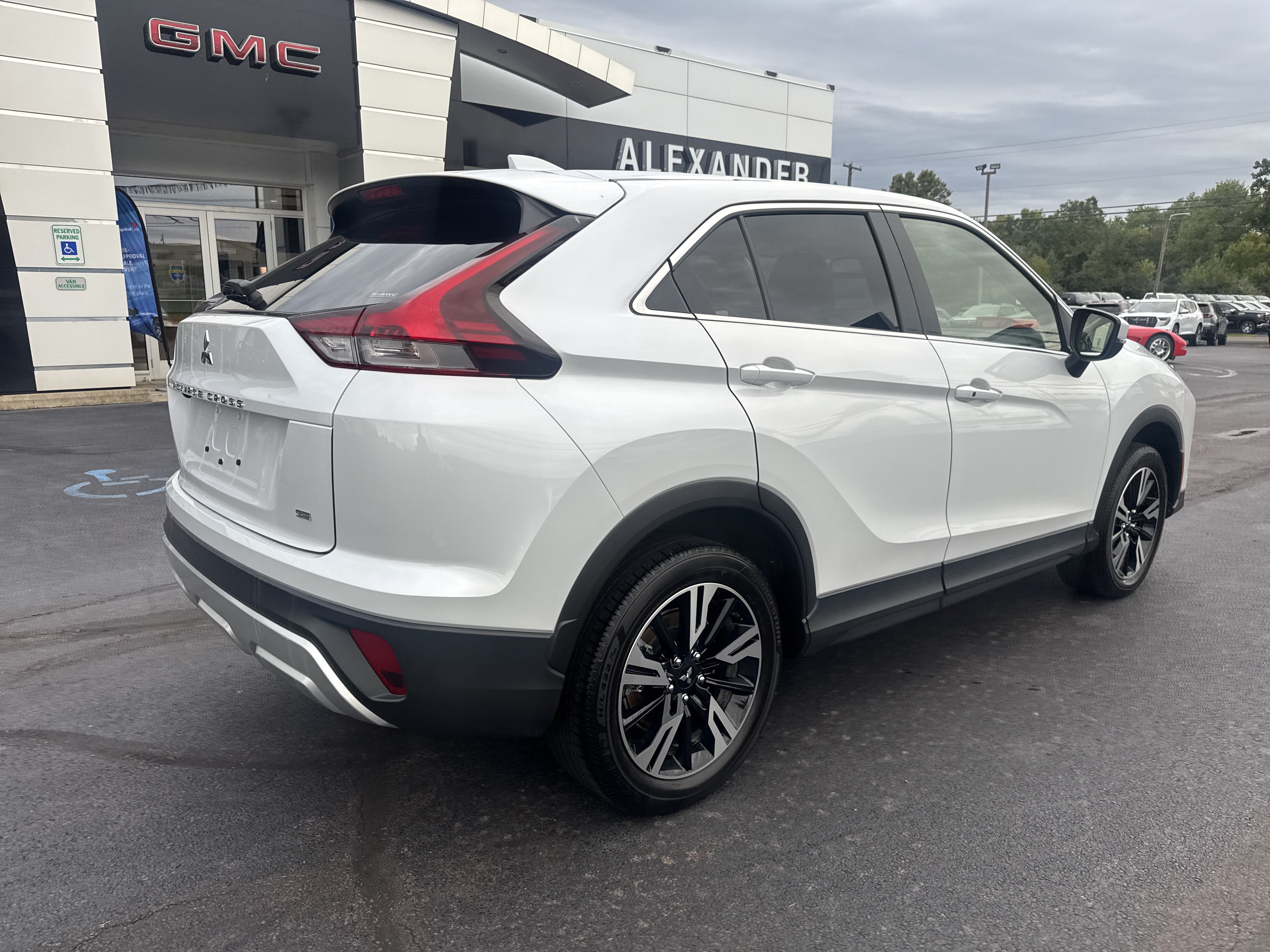 Used 2025 Mitsubishi Eclipse Cross SE AWD/4WD image 3