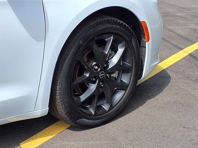 Used 2026 Chrysler Pacifica Limited w/ S Appearance Package FWD image 29
