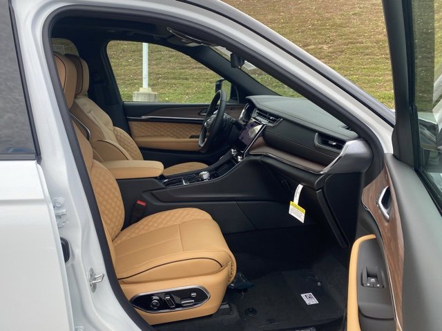 New 2025 Jeep Grand Cherokee Summit w/ Adv Protech Group IV image 30