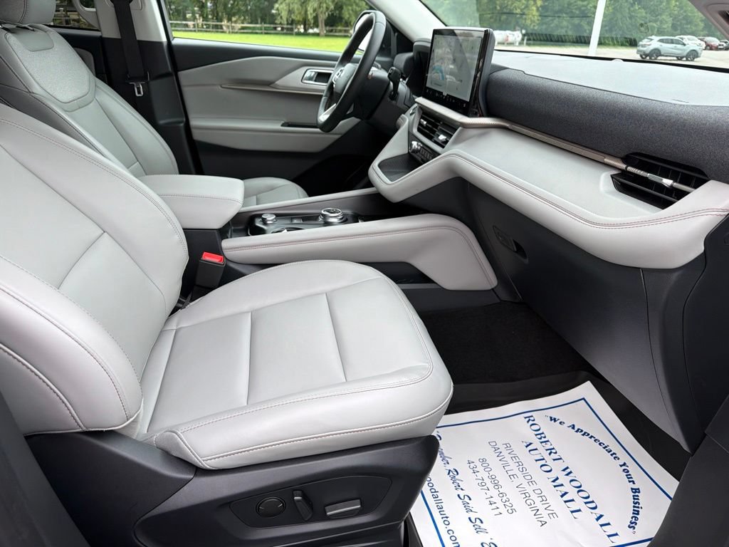 Used 2025 Ford Explorer Active w/ Active Comfort Package AWD/4WD image 15