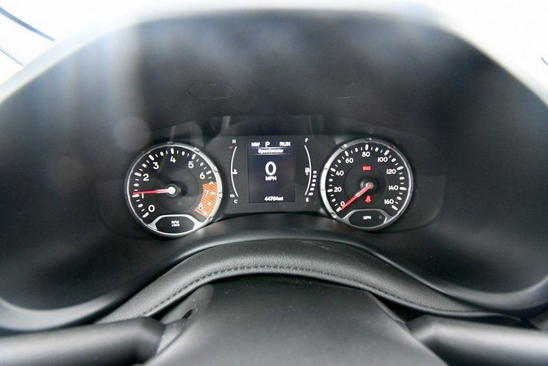 Used 2023 Jeep Renegade Latitude AWD/4WD image 23