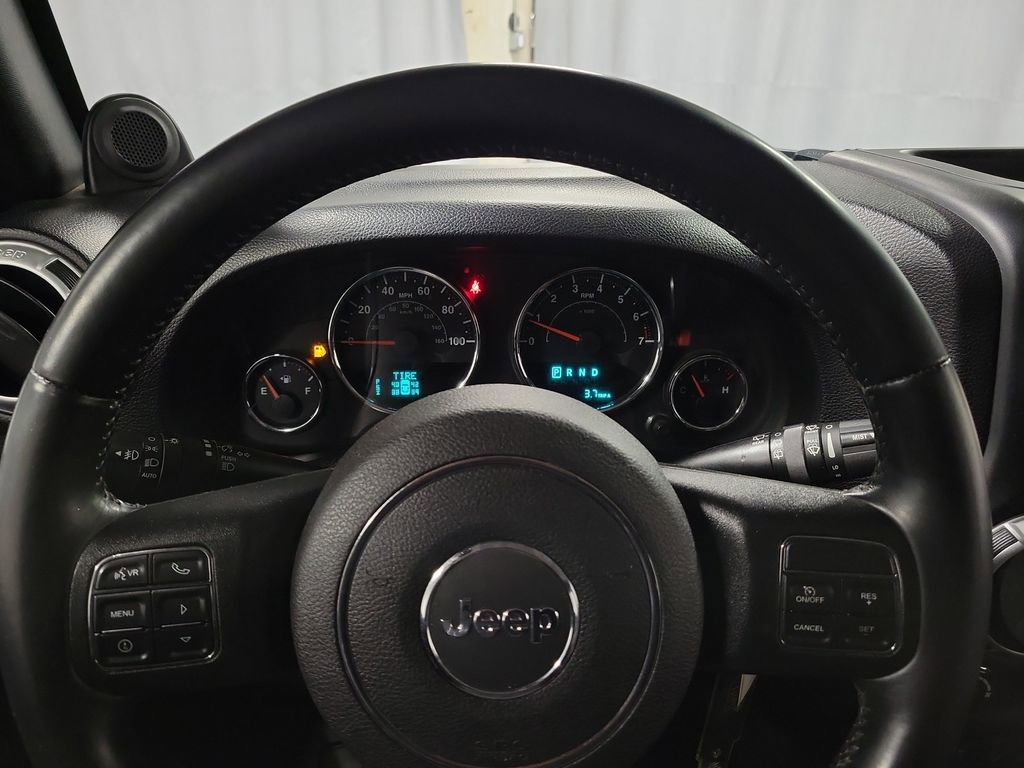 Used 2014 Jeep Wrangler Unlimited Rubicon w/ Connectivity Group image 15