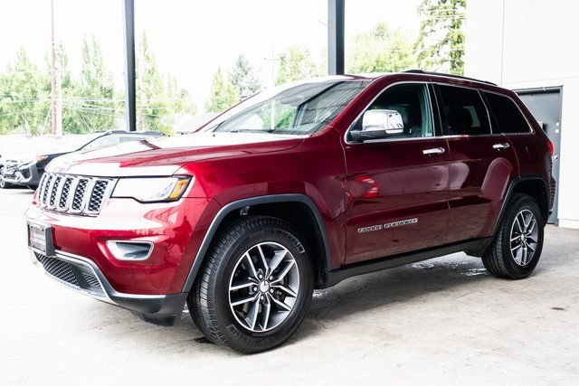 Used 2017 Jeep Grand Cherokee Limited w/ Luxury Group II AWD/4WD image 3