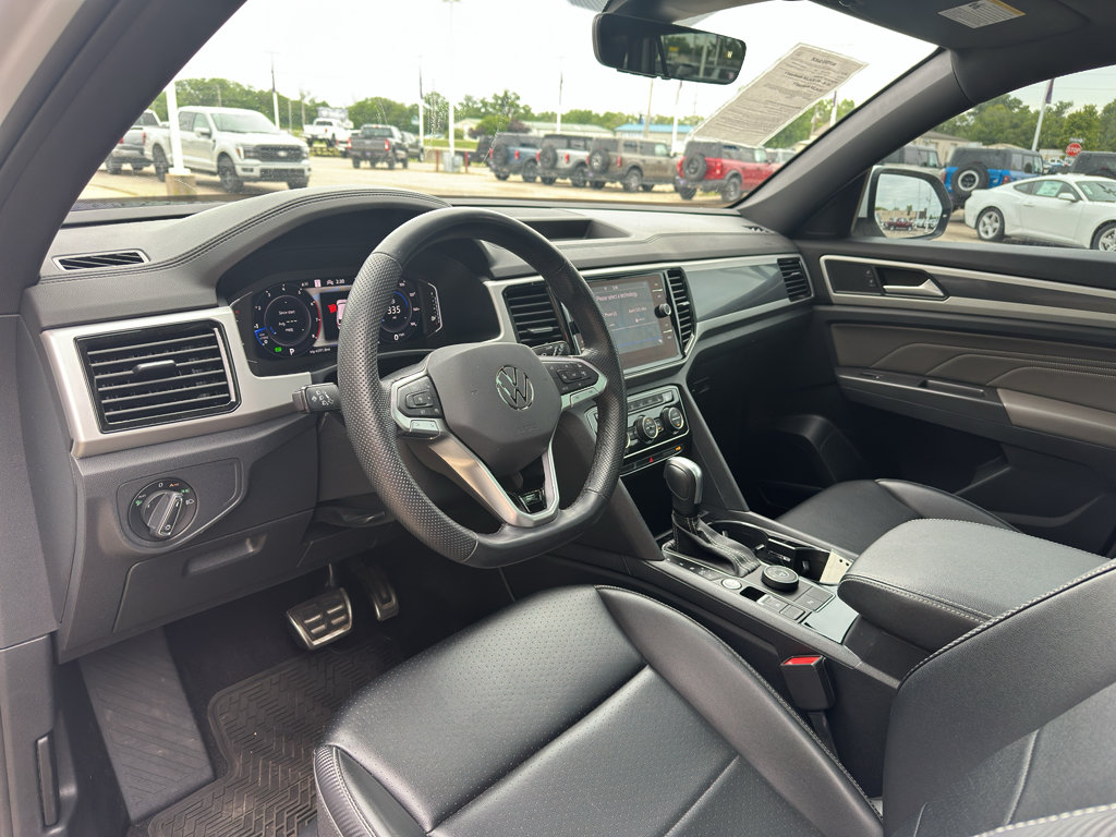Used 2022 Volkswagen Atlas Cross Sport SEL R-Line AWD/4WD image 12