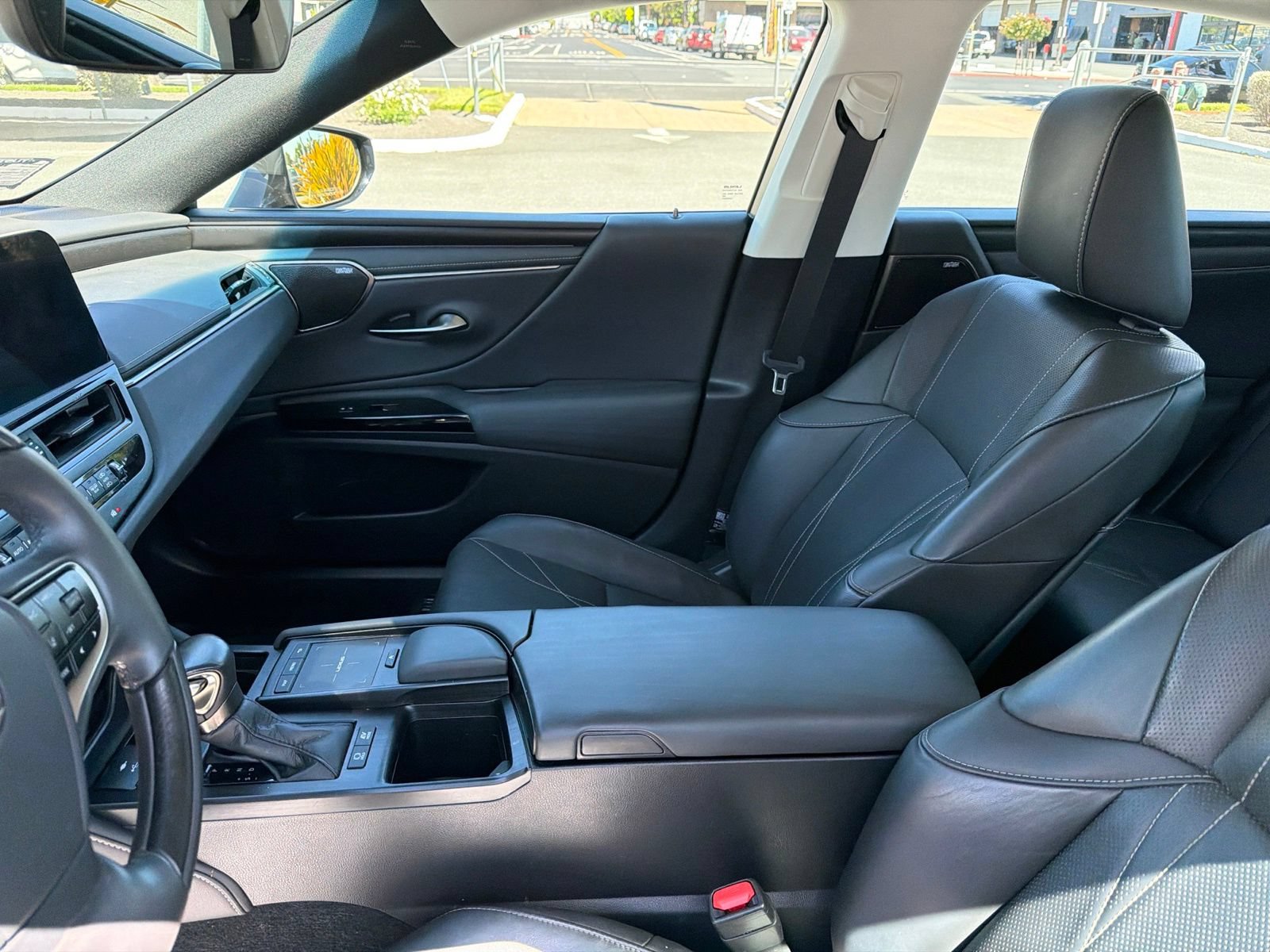 Used 2022 Lexus ES 300h w/ Luxury Package FWD image 8