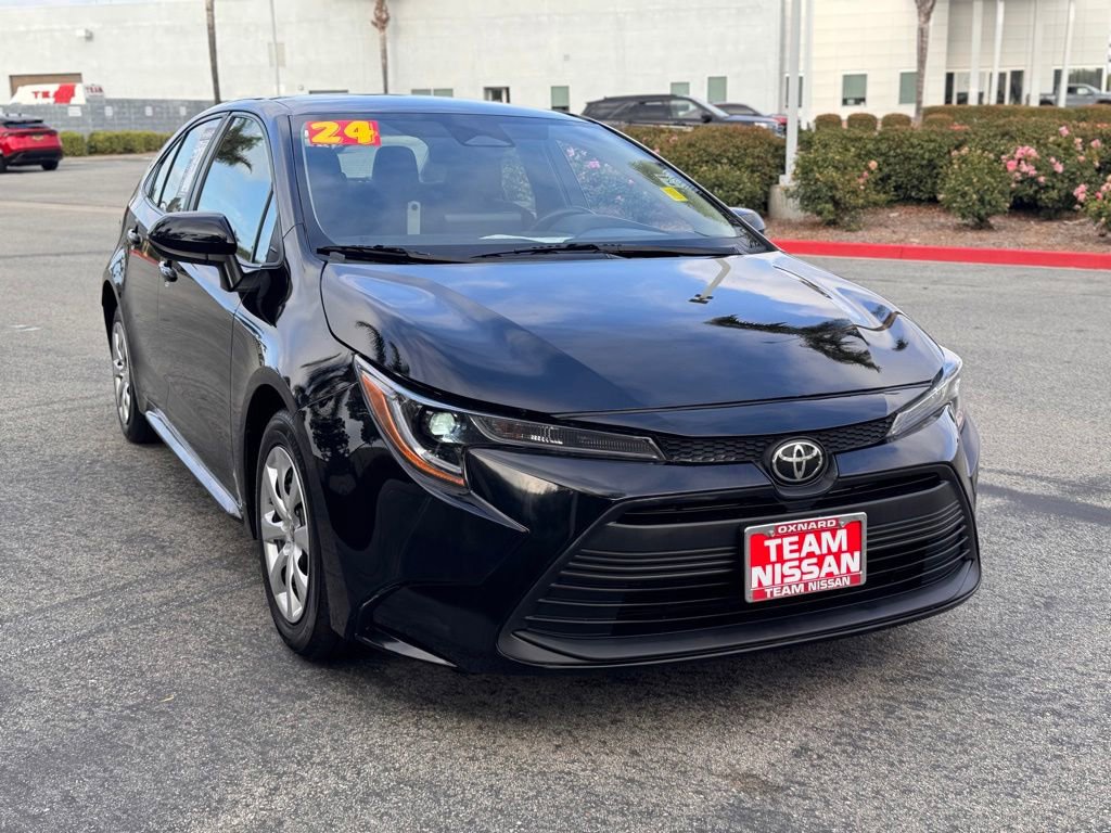 Used 2024 Toyota Corolla LE FWD image 2
