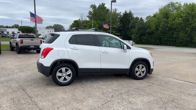 Used 2016 Chevrolet Trax LT w/ LT Sun and Sound Package FWD image 9