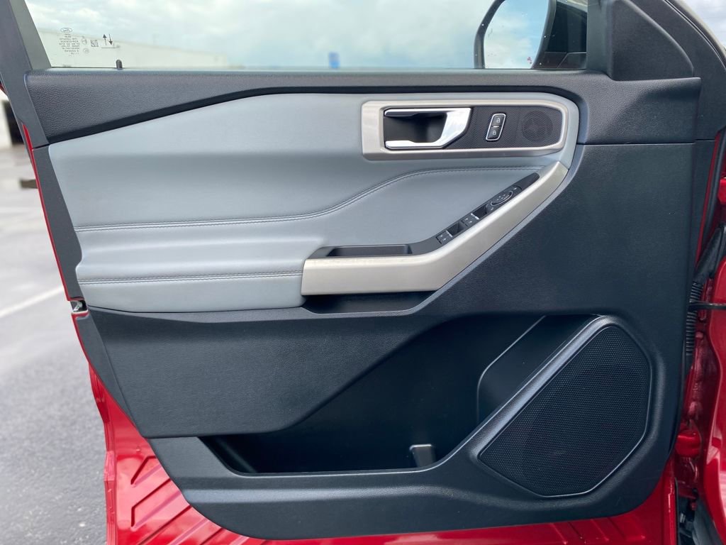 Used 2022 Ford Explorer XLT w/ Equipment Group 202A image 19