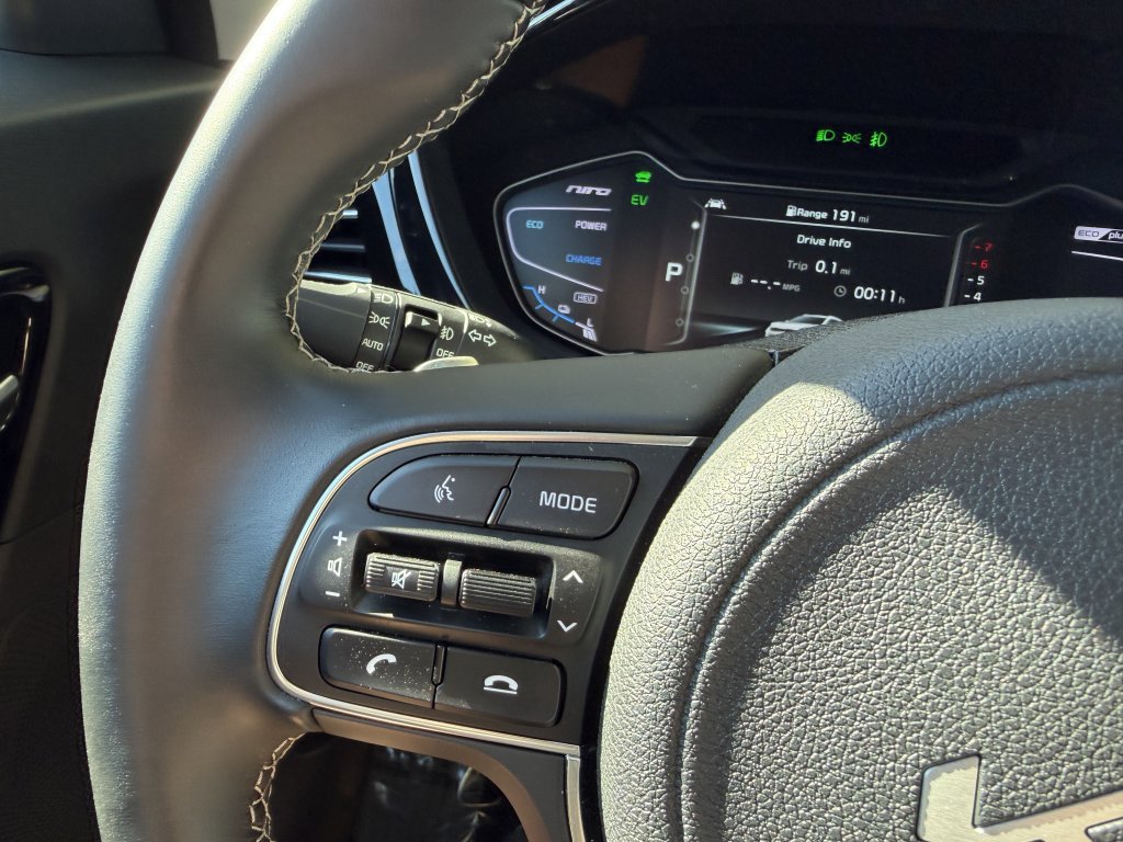 Used 2022 Kia Niro EX image 31