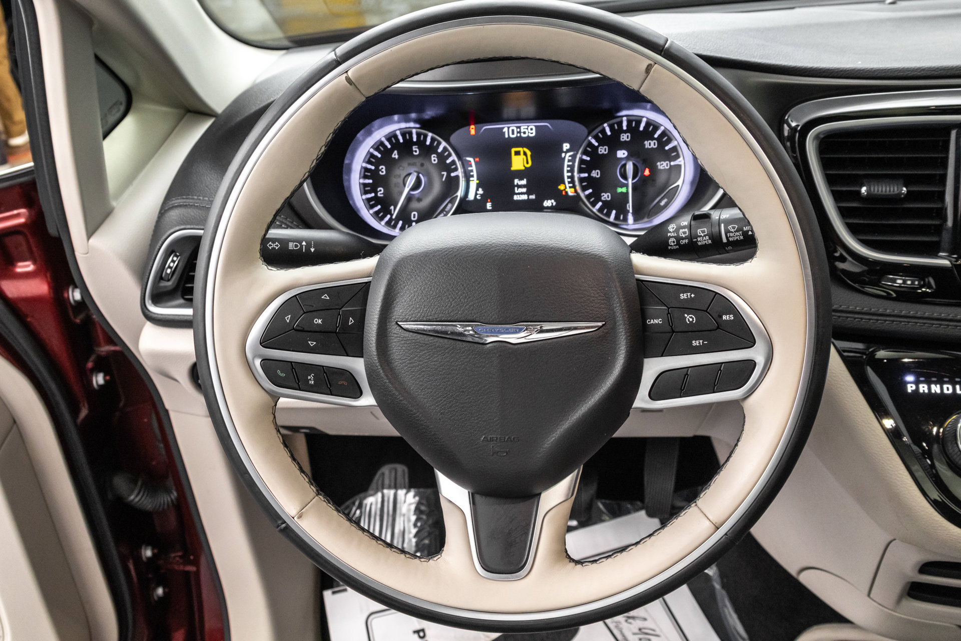 Used 2018 Chrysler Pacifica Limited w/ Tire & Wheel Group FWD image 24