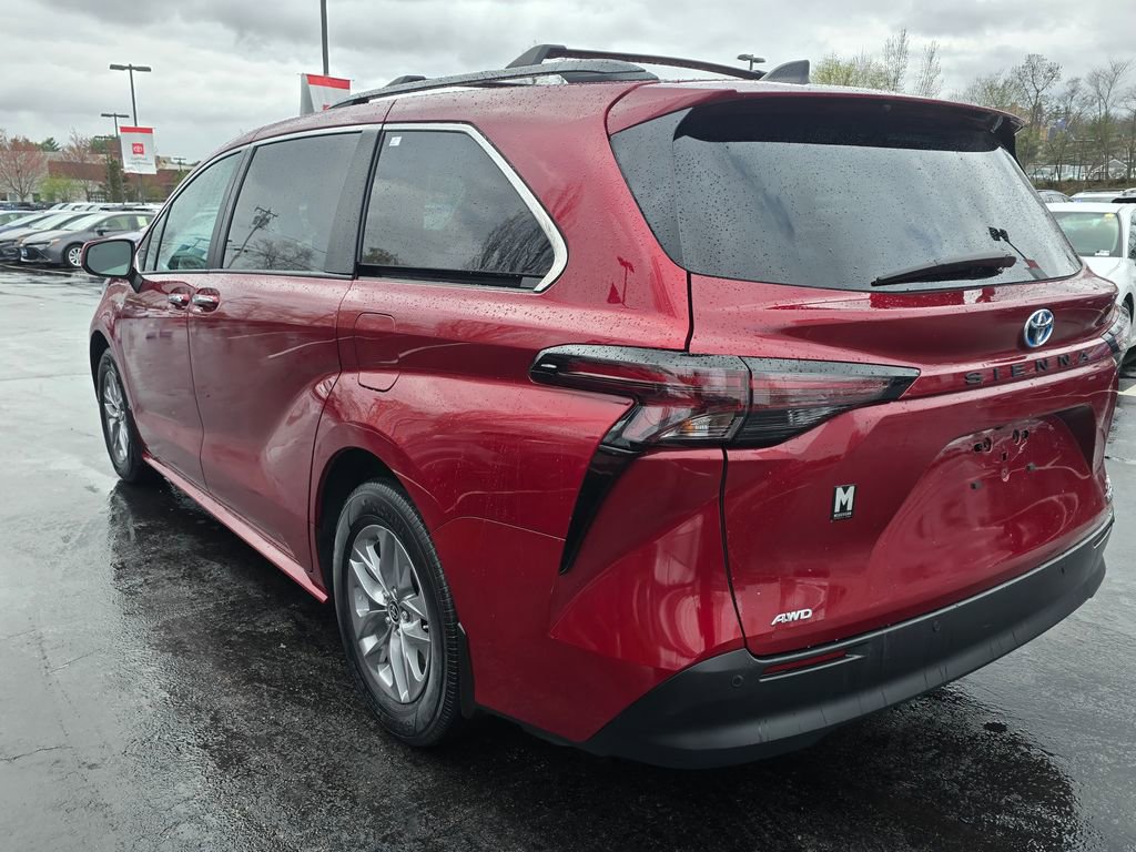 Used 2024 Toyota Sienna XLE w/ XLE Plus Package image 5