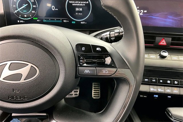 Used 2025 Hyundai Elantra SEL image 23