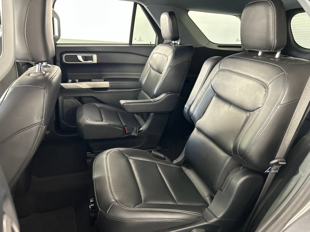 Used 2024 Ford Explorer XLT w/ Equipment Group 202A AWD/4WD image 26