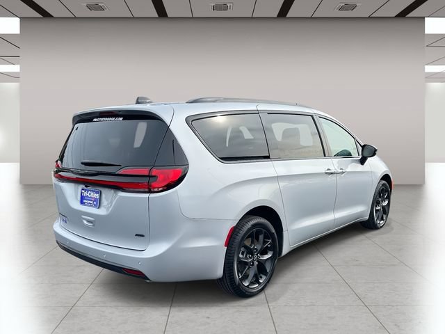 New 2026 Chrysler Pacifica Select w/ S Appearance Package AWD/4WD image 3