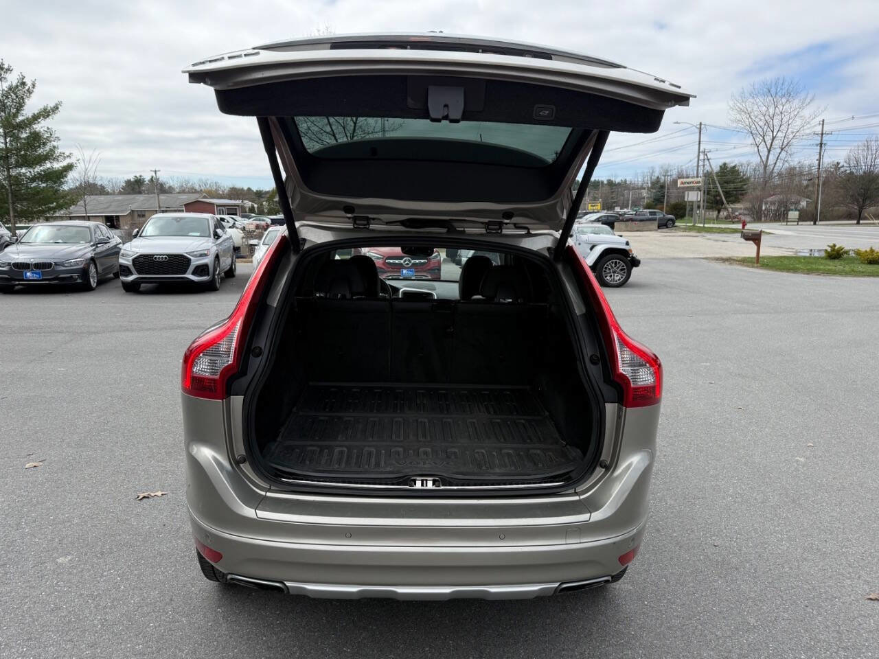 Used 2015 Volvo XC60 T5 Platinum FWD image 12