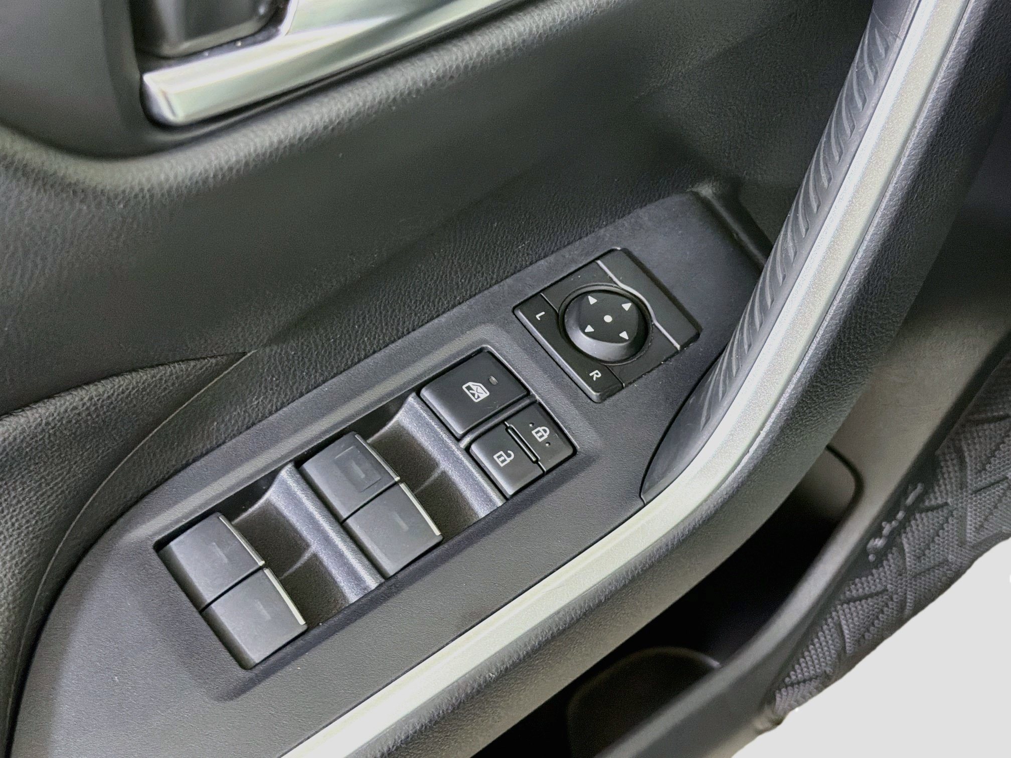 Used 2023 Toyota RAV4 XLE Premium AWD/4WD image 15