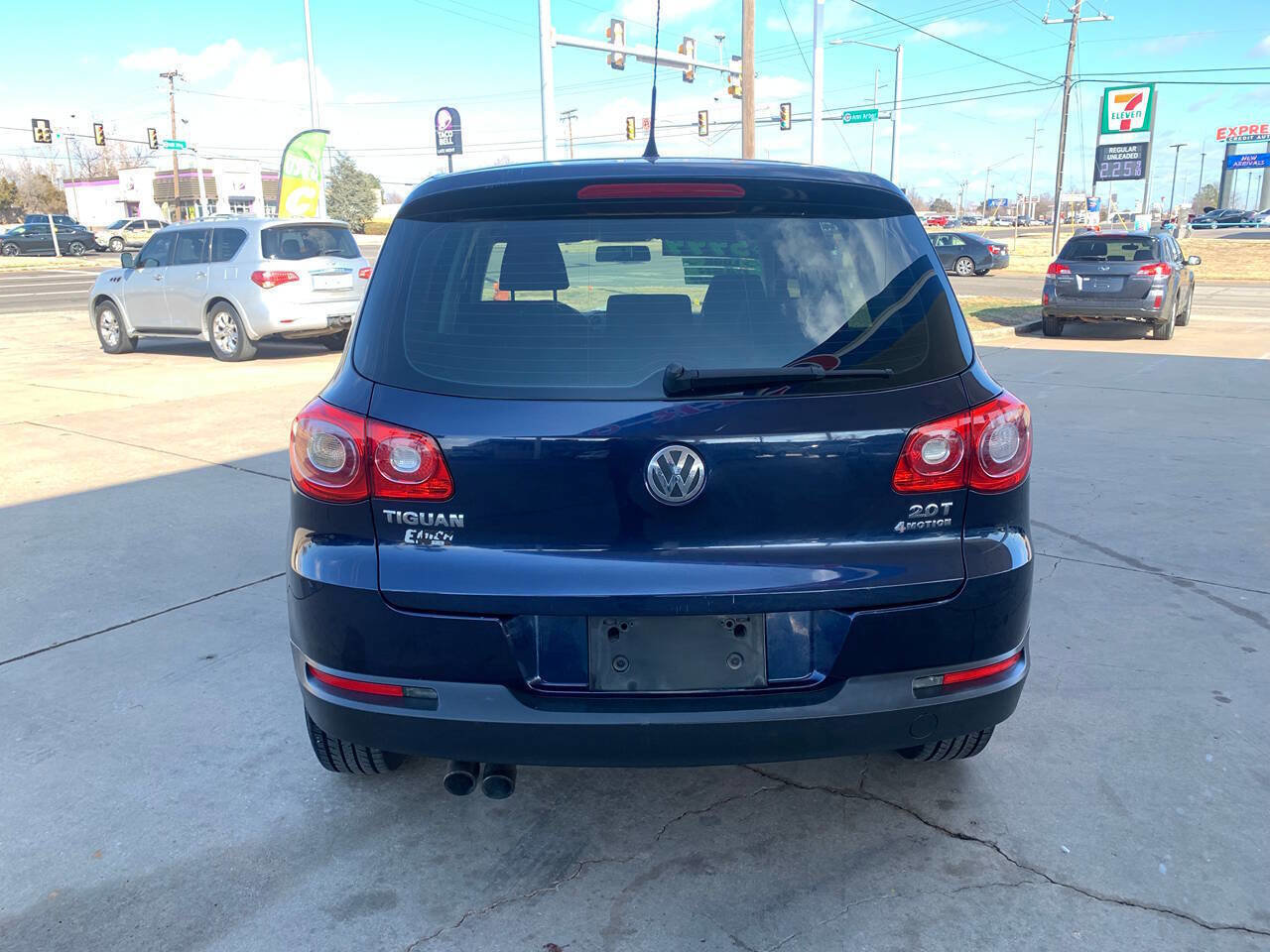 Used 2011 Volkswagen Tiguan SEL image 6