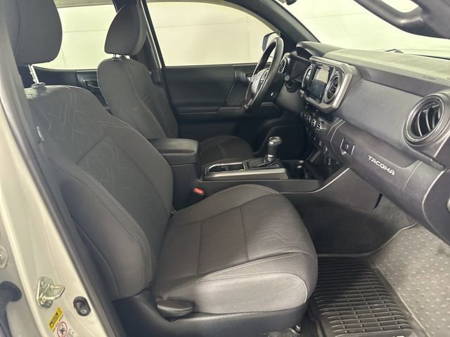 Used 2016 Toyota Tacoma TRD Sport AWD/4WD image 18