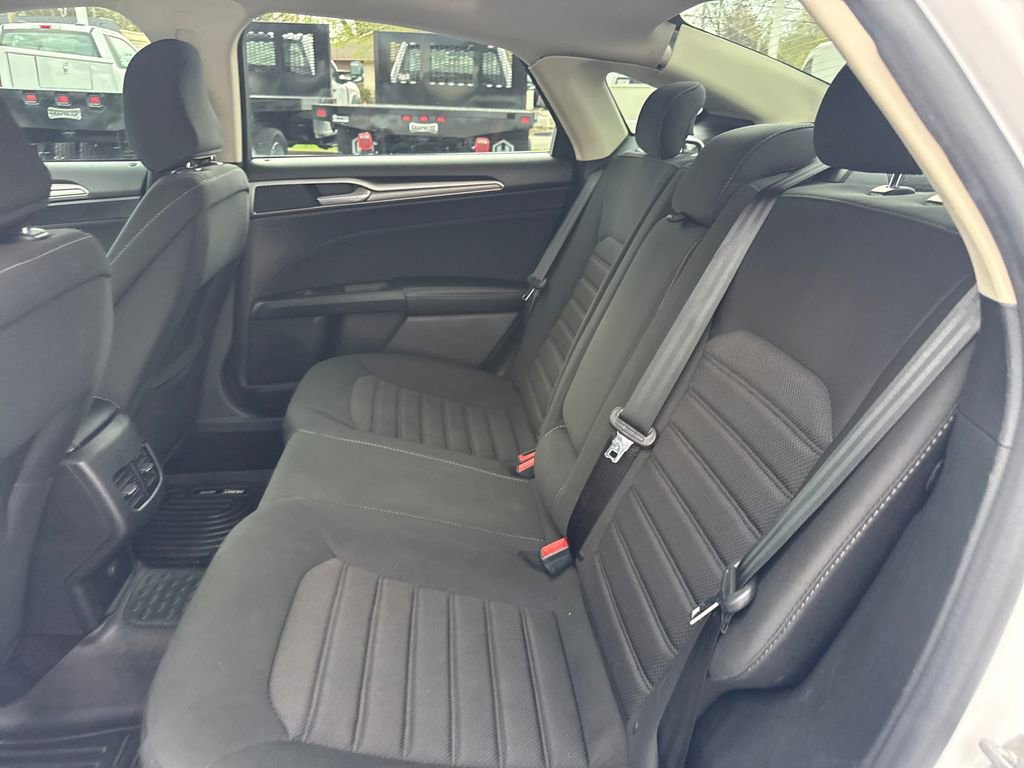 Used 2020 Ford Fusion SE image 16