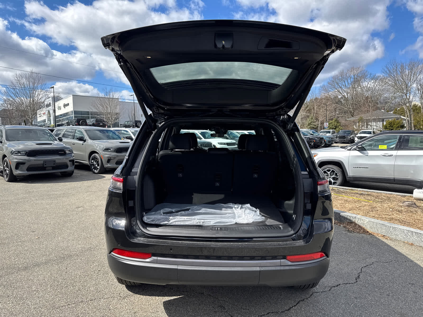 New 2026 Jeep Grand Cherokee Altitude image 37