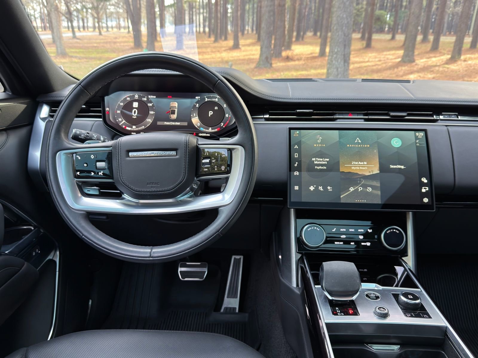 Used 2023 Land Rover Range Rover SE image 3