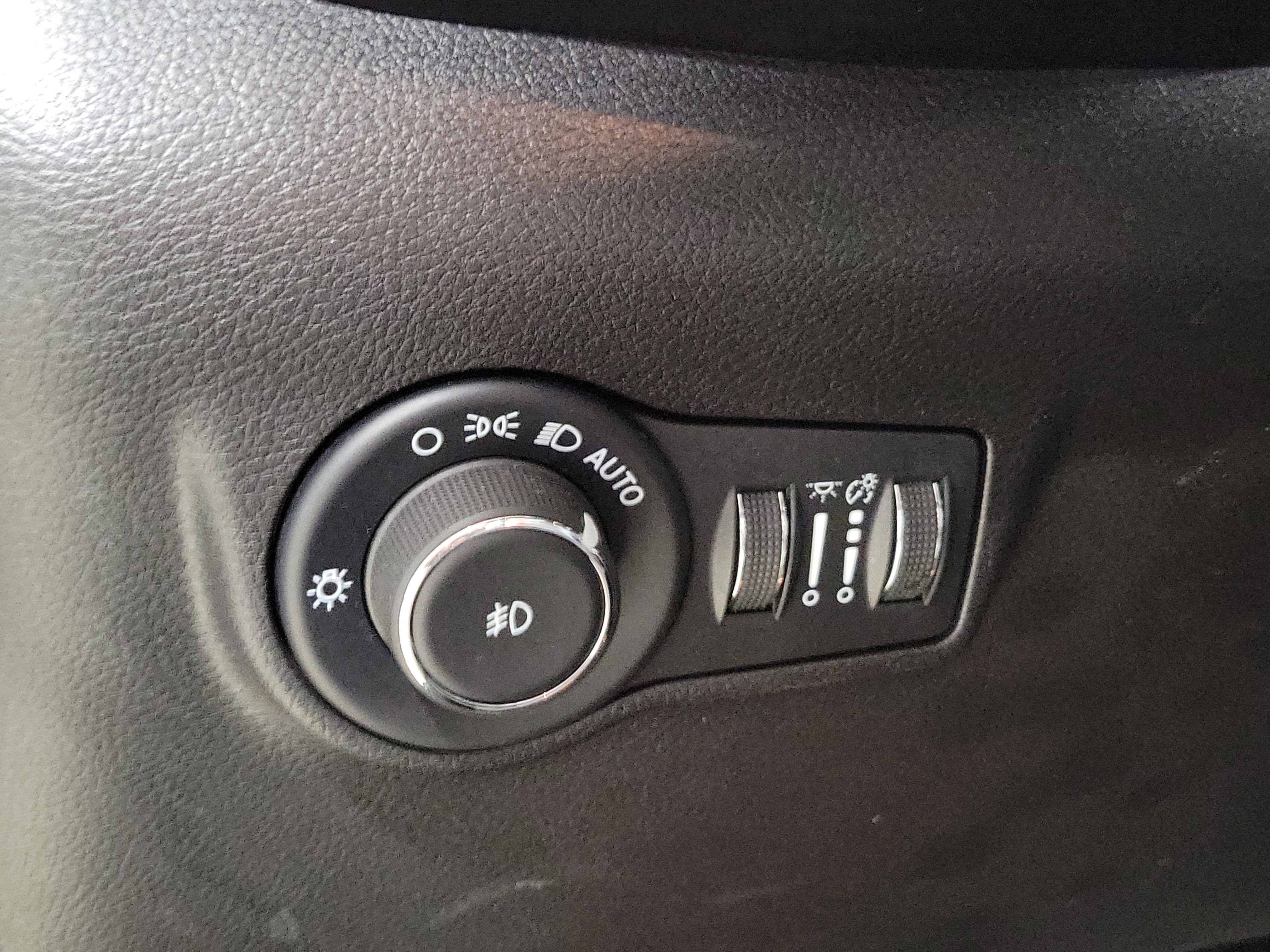 Used 2025 Jeep Compass Latitude image 24