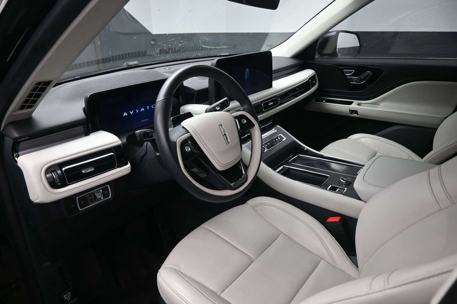 Used 2025 Lincoln Aviator 2WD image 19