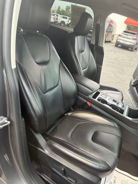 Used 2022 Ford Edge Titanium AWD/4WD image 21