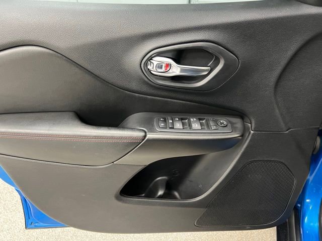 Used 2020 Jeep Cherokee Trailhawk w/ Technology Group image 20