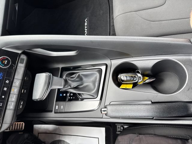 Used 2025 Hyundai Elantra Sport FWD image 24