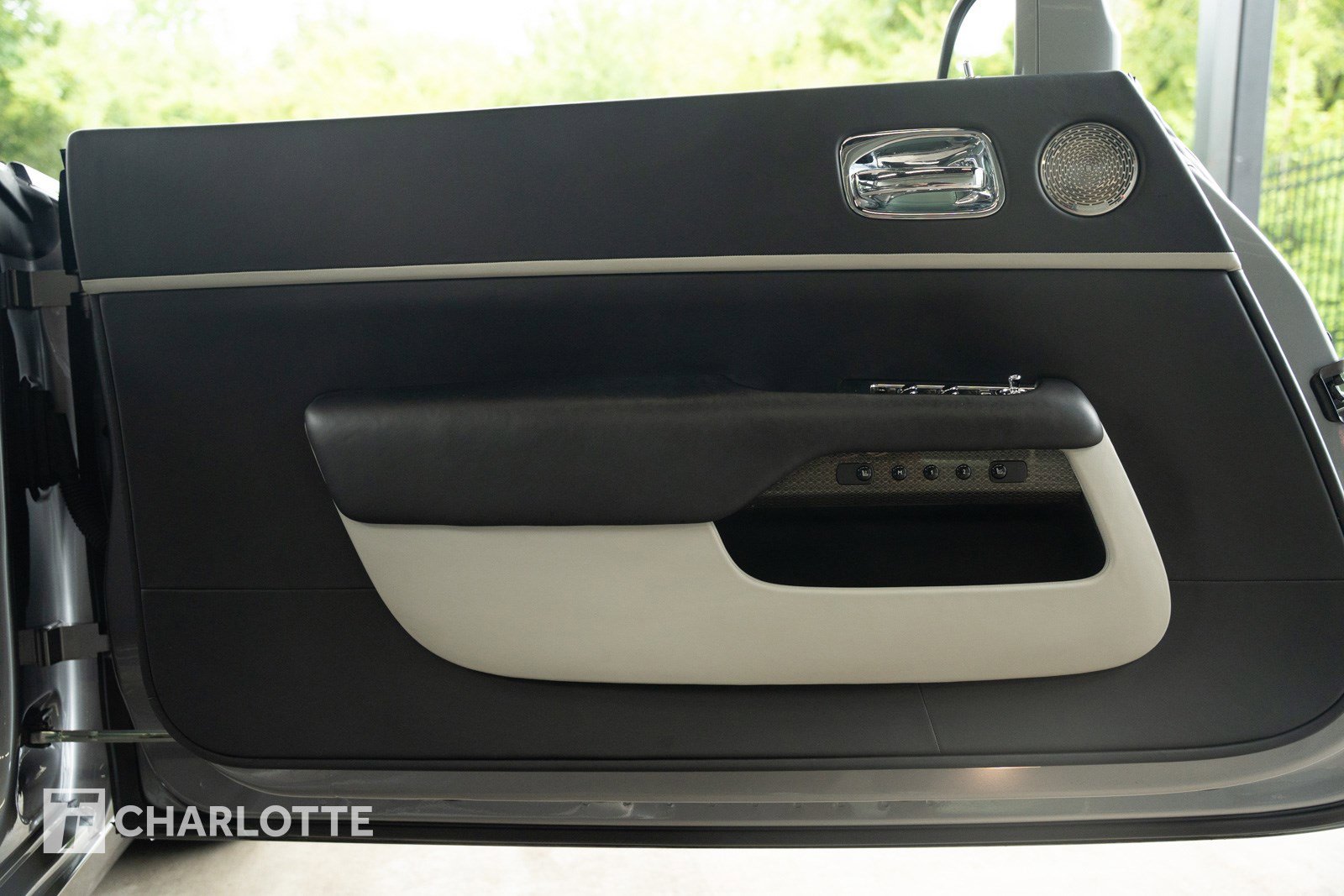 Used 2019 Rolls-Royce Dawn image 20