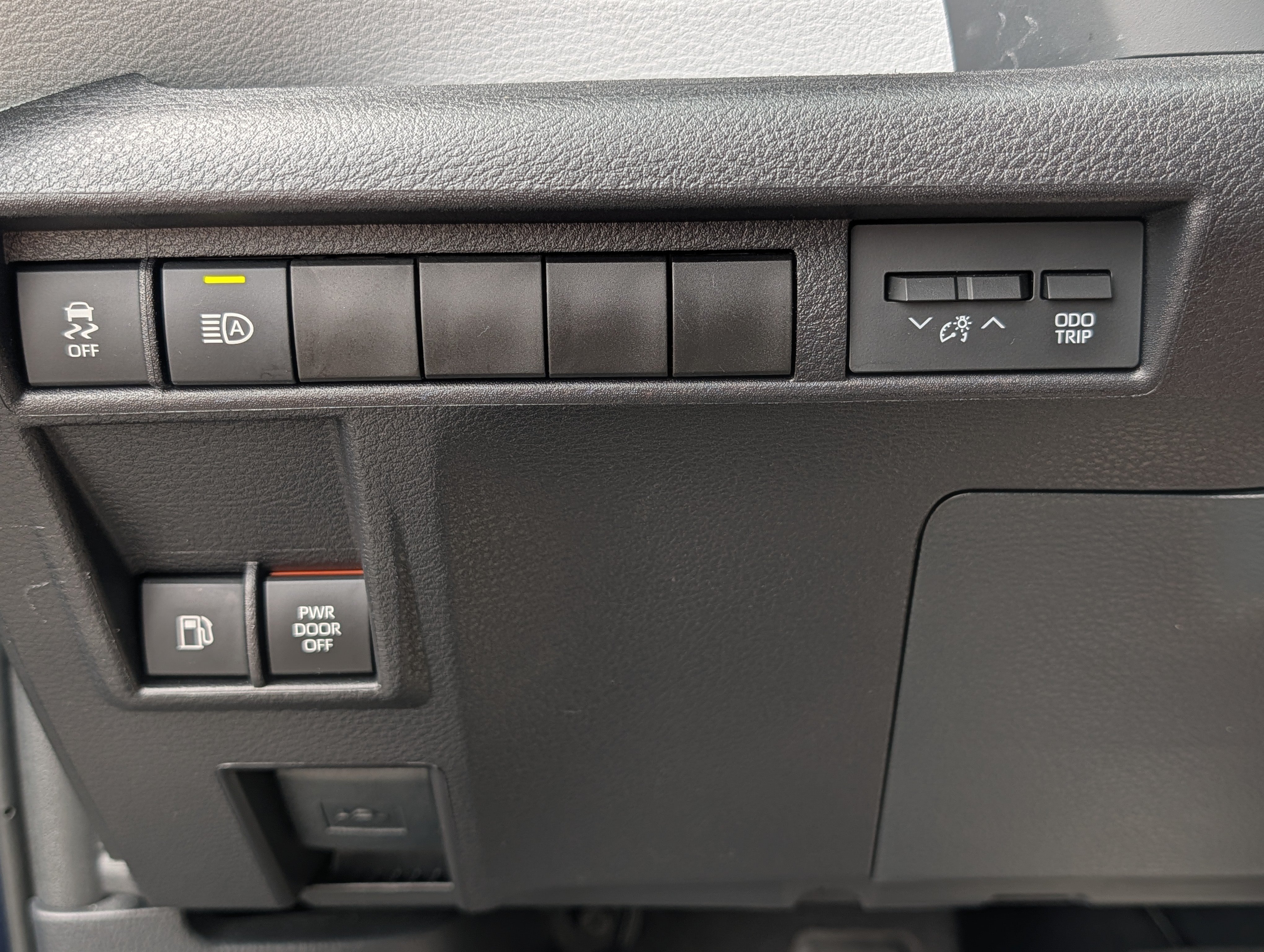 Certified 2026 Toyota Sienna LE FWD image 27
