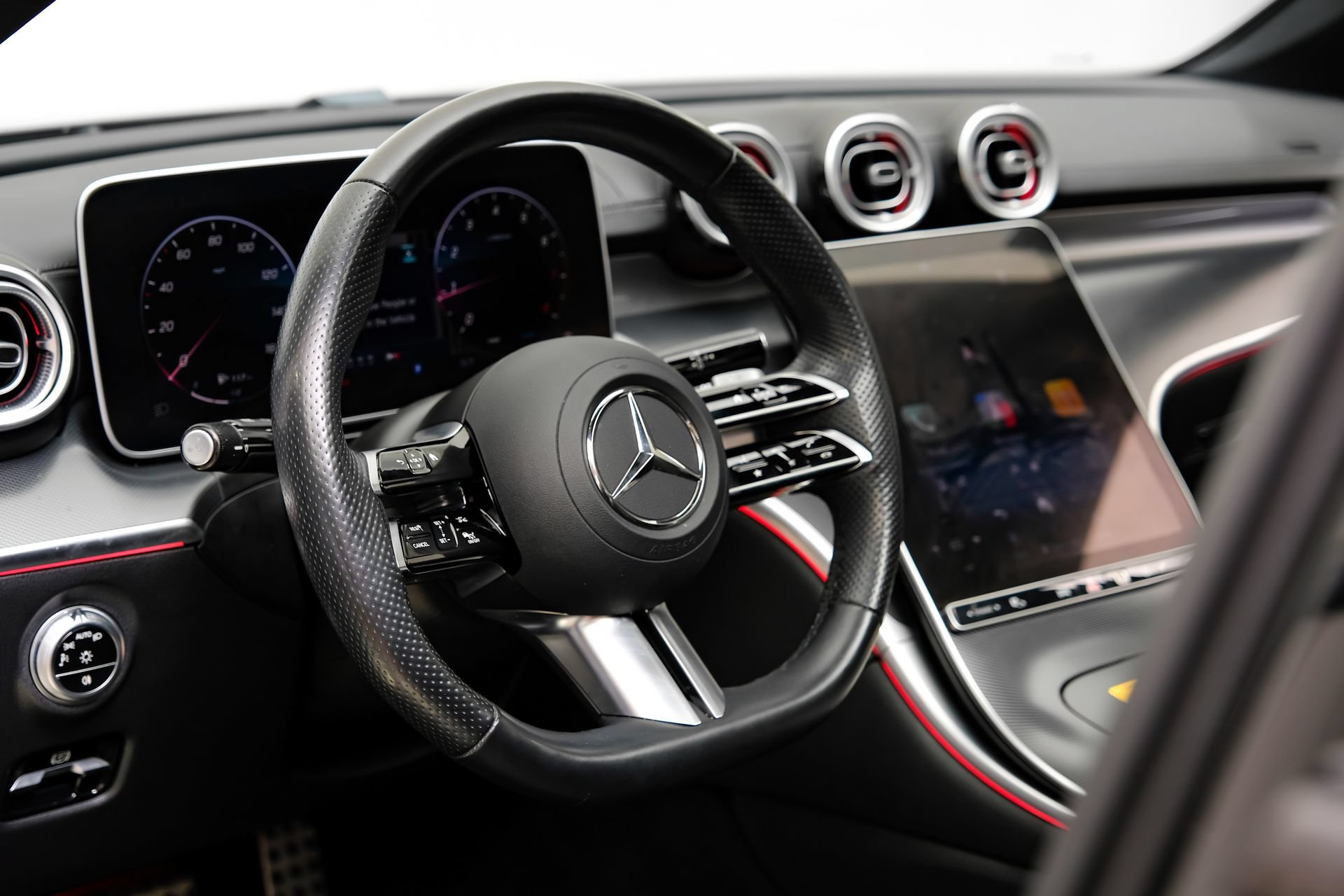 Used 2025 Mercedes-Benz C 300 4MATIC Sedan w/ AMG Line w/ Night Package image 19