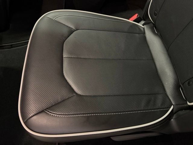 Used 2025 Chrysler Pacifica Limited AWD/4WD image 19