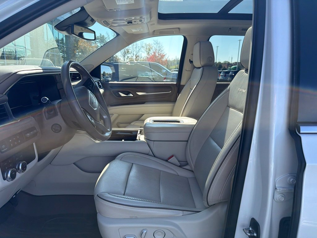 Used 2023 GMC Yukon XL Denali AWD/4WD image 1