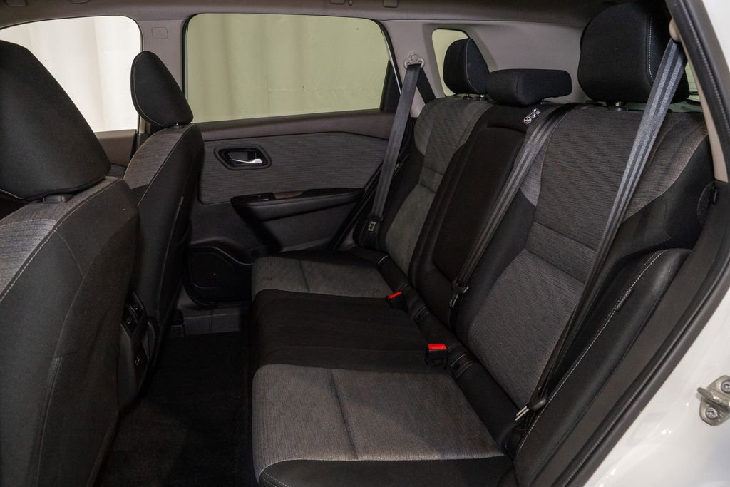 Used 2023 Nissan Rogue SV image 8