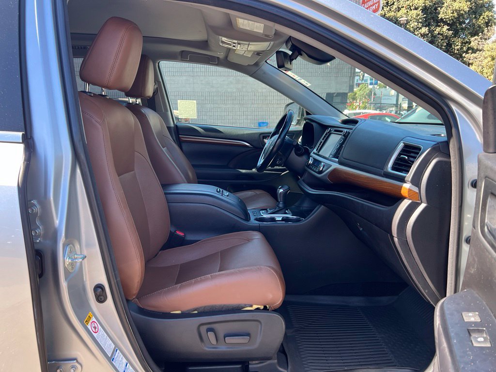 Certified 2018 Toyota Highlander Limited Platinum AWD/4WD image 24