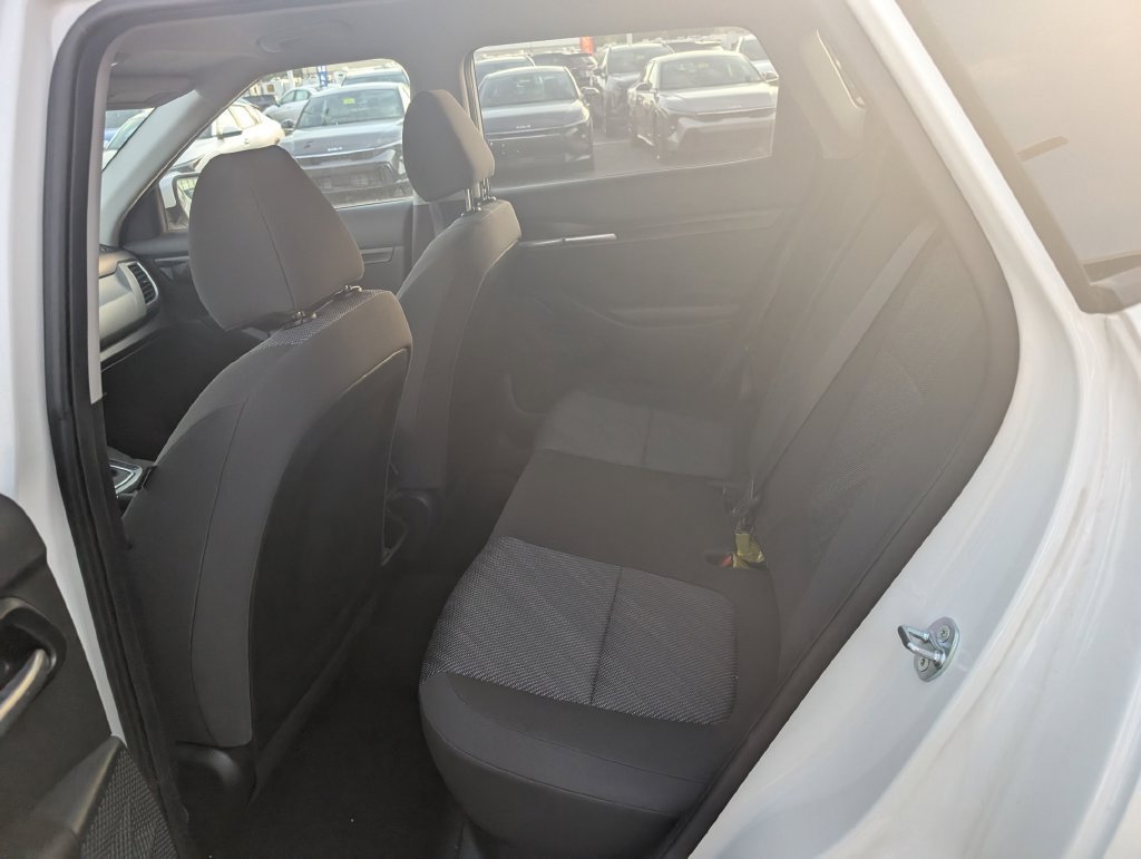 Used 2025 Kia Seltos LX AWD/4WD image 9