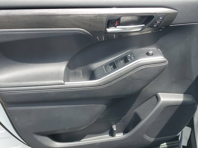 Used 2020 Toyota Highlander Limited AWD/4WD image 16